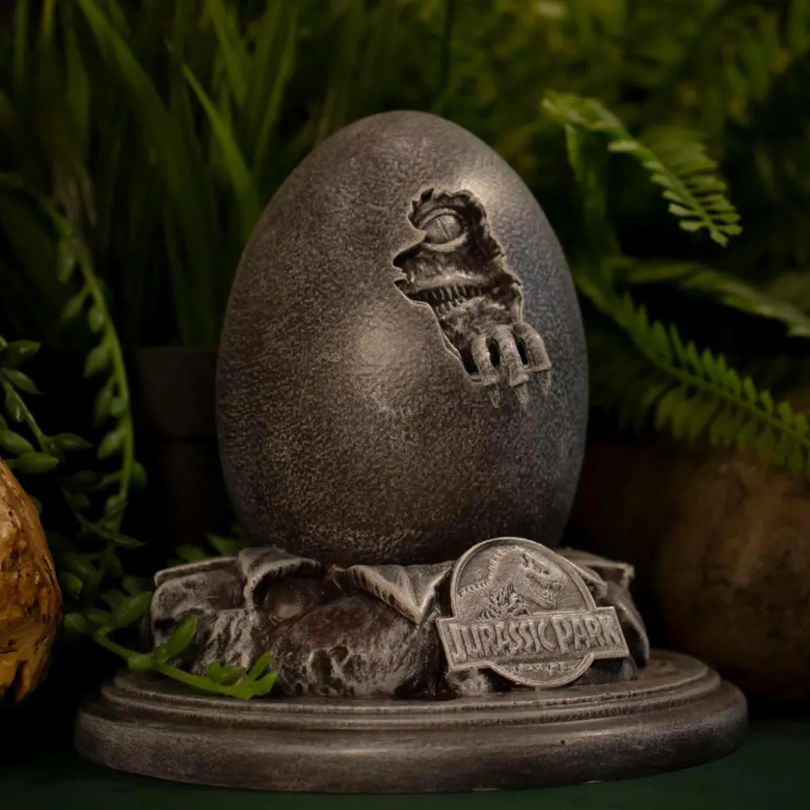 FaNaTtiK - Jurassic Park 30th Anniversary Replica Egg & John Hammond Cane Set