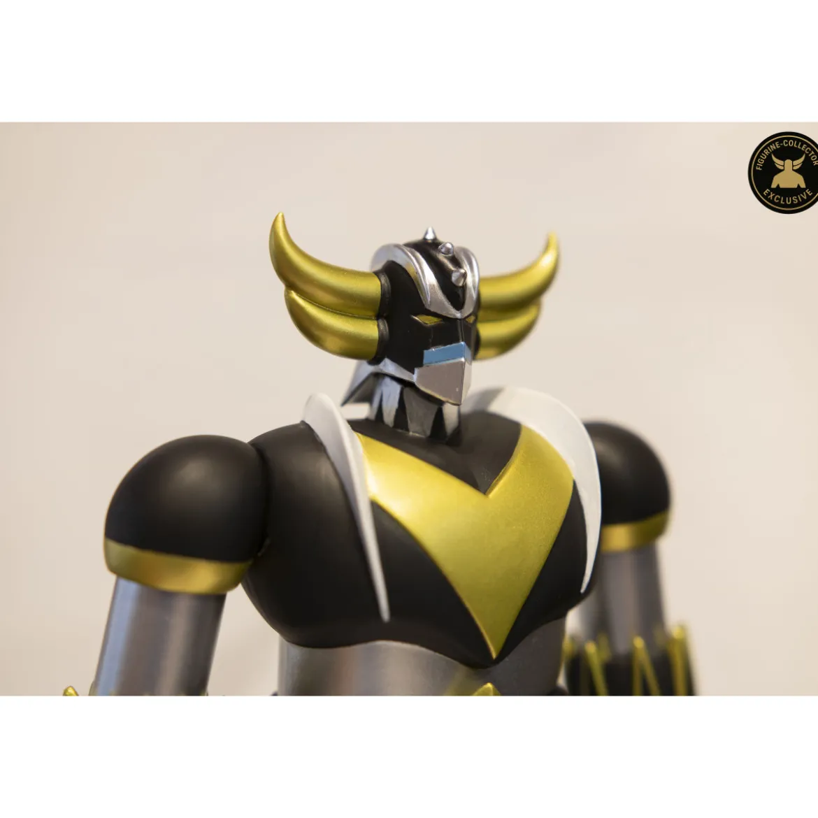 HL Pro - Goldorak Black & Gold Exclusive Figurine-Collector - Jumbo Machinder - Shogun Warrior Ufo Robot Grendizer