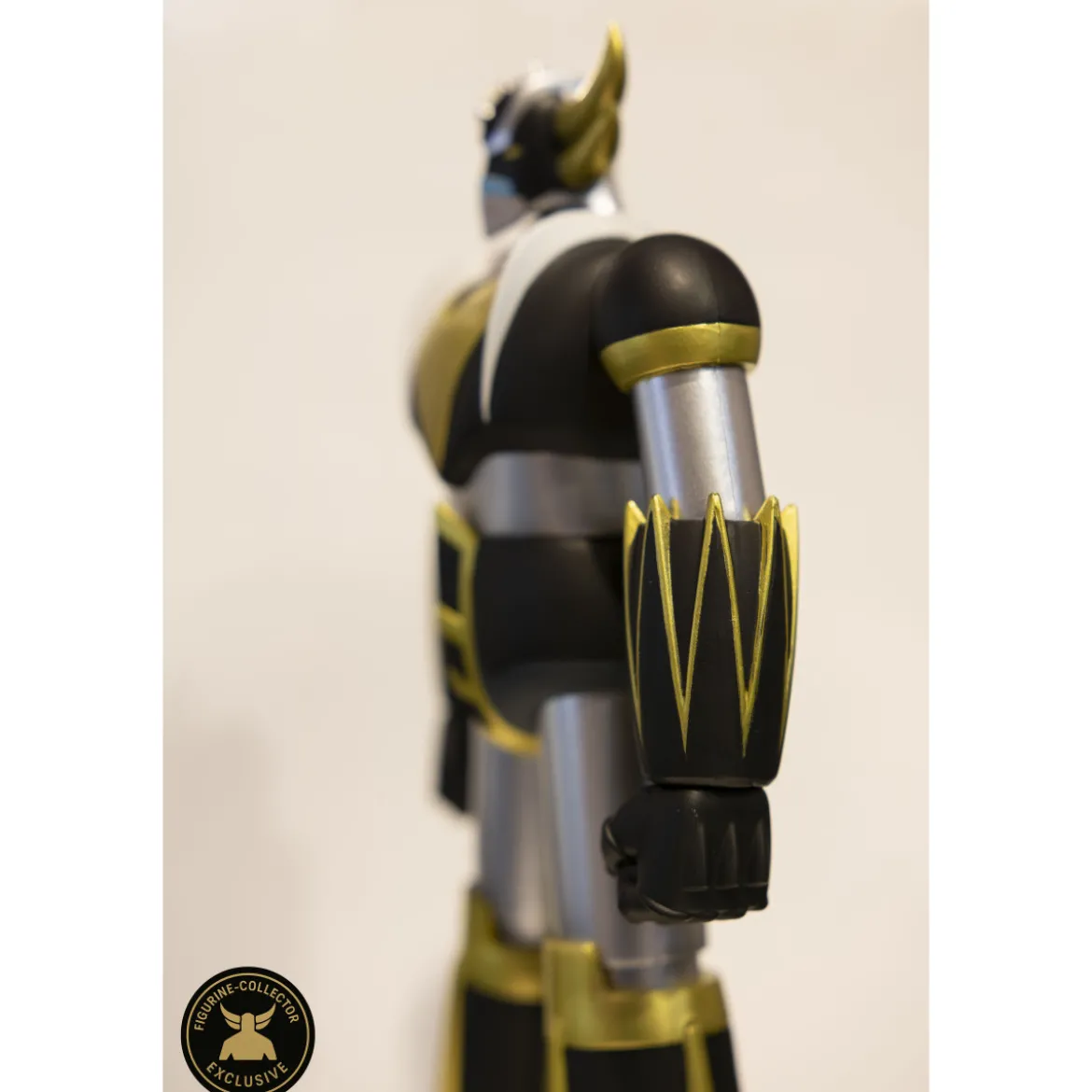 HL Pro - Goldorak Black & Gold Exclusive Figurine-Collector - Jumbo Machinder - Shogun Warrior Ufo Robot Grendizer