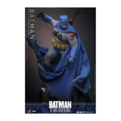 Hot Toys - BATMAN - Batman: The Dark Knight Returns (Battle Damaged Version) Comic Masterpiece 1/6