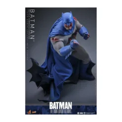 Hot Toys - BATMAN - Batman: The Dark Knight Returns (Battle Damaged Version) Comic Masterpiece 1/6