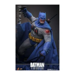 Hot Toys - BATMAN - Batman: The Dark Knight Returns (Battle Damaged Version) Comic Masterpiece 1/6