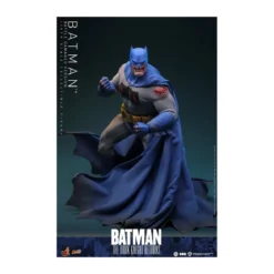 Hot Toys - BATMAN - Batman: The Dark Knight Returns (Battle Damaged Version) Comic Masterpiece 1/6