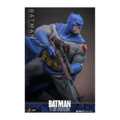 Hot Toys - BATMAN - Batman: The Dark Knight Returns (Battle Damaged Version) Comic Masterpiece 1/6