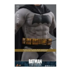 Hot Toys - BATMAN - Batman: The Dark Knight Returns Comic Masterpiece 1/6
