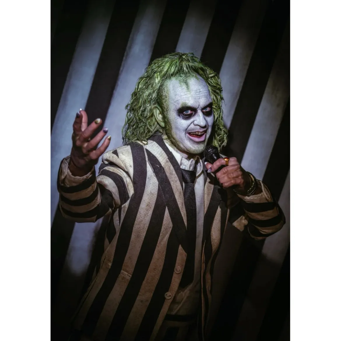 Hot Toys - Beetlejuice MMS 1/6 - Beetlejuice Beetlejuice