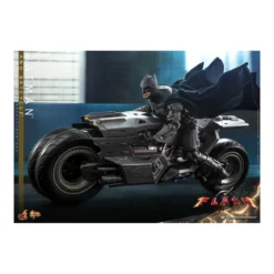 Hot Toys - DC Comics - Batman (Affleck) and Batcycle 1:6 Scale Figure Set The Flash - Movie Masterpiece 1/6