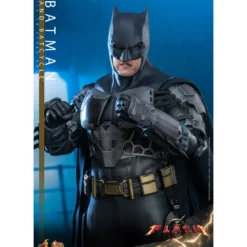 Hot Toys - DC Comics - Batman (Affleck) and Batcycle 1:6 Scale Figure Set The Flash - Movie Masterpiece 1/6