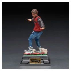 Iron Studios - BTTF 2 - Marty McFly sur Hoverboard Back to the Future Part II