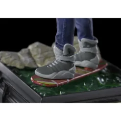 Iron Studios - BTTF 2 - Marty McFly sur Hoverboard Back to the Future Part II
