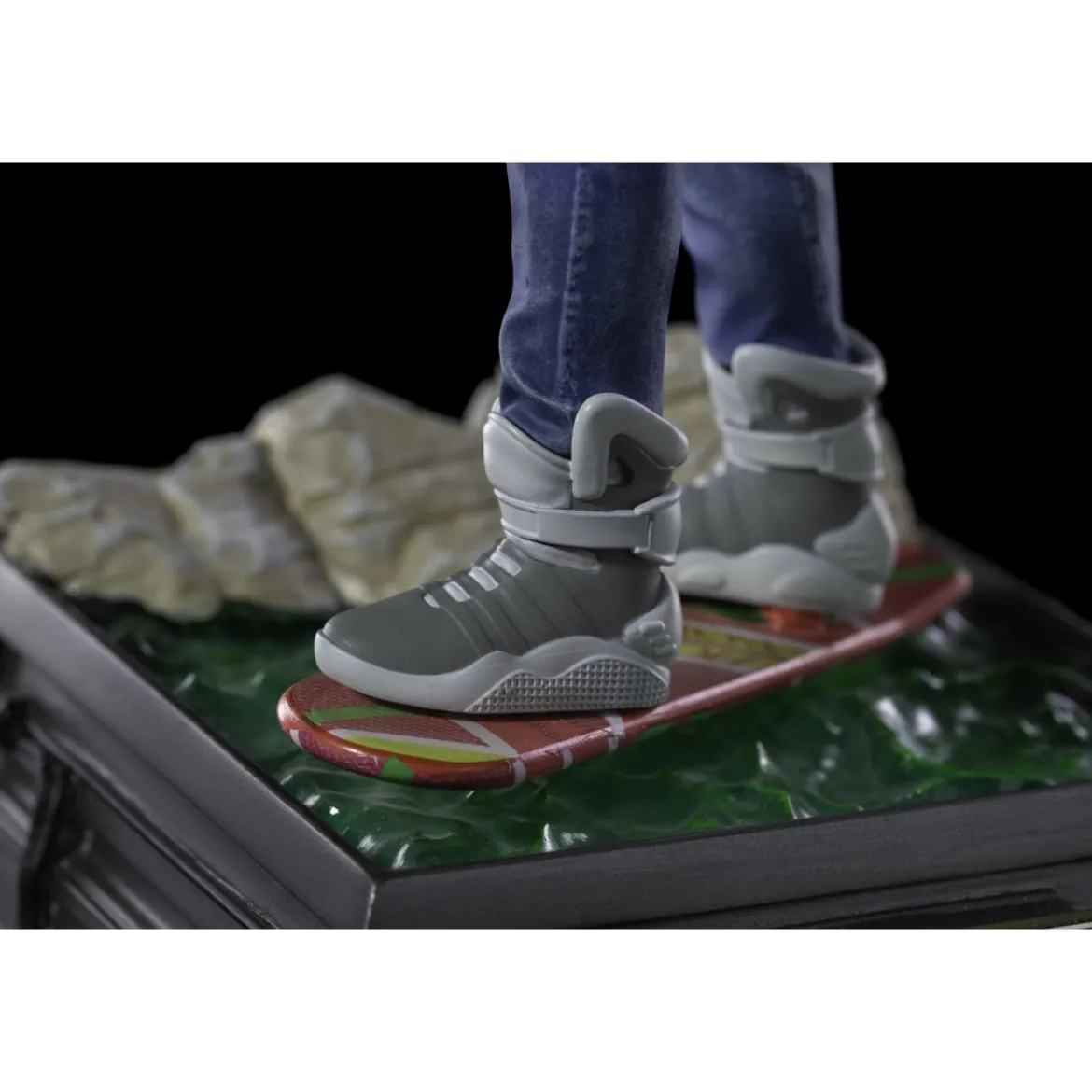 Iron Studios - BTTF 2 - Marty McFly sur Hoverboard Back to the Future Part II