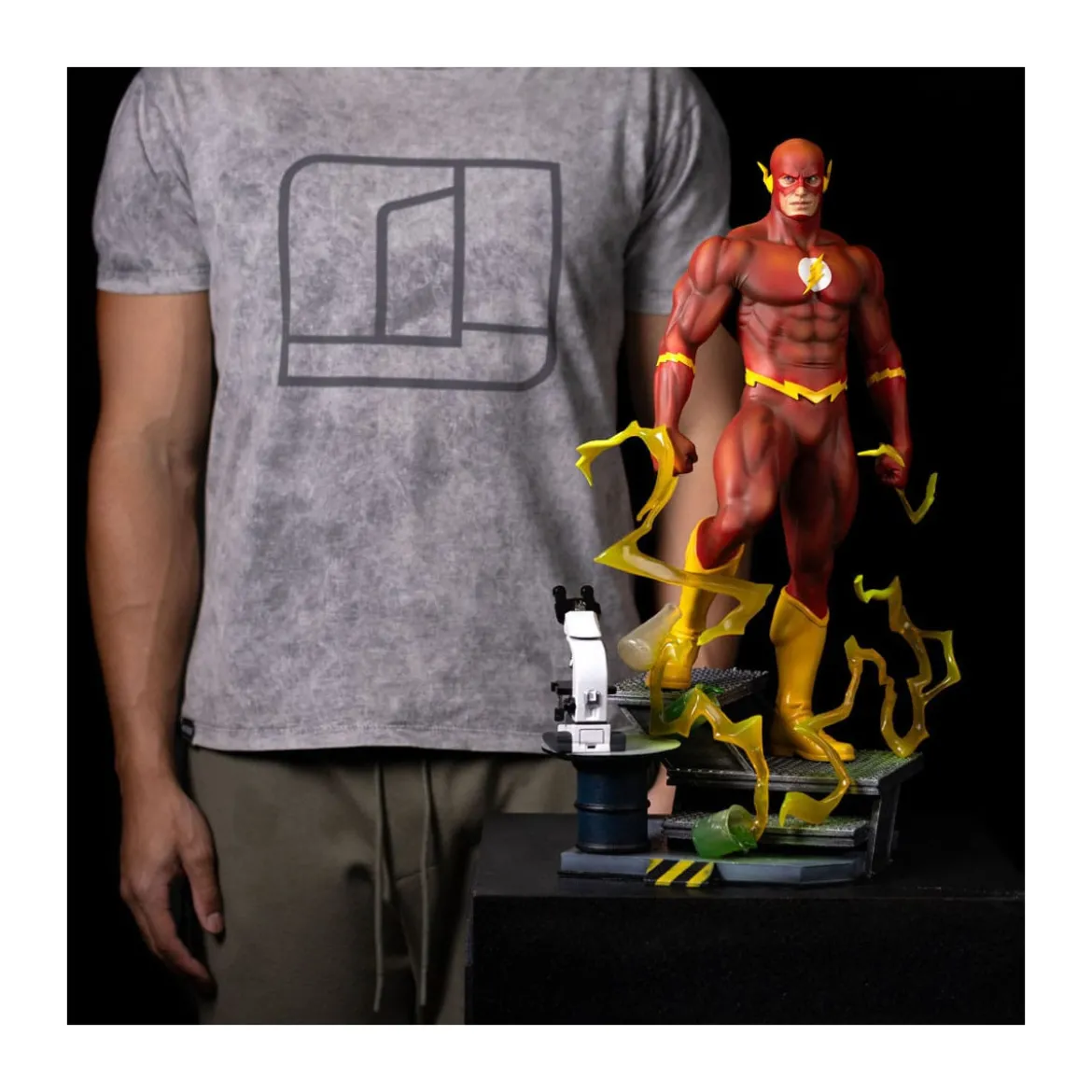 Iron Studios DC Comics - FLASH - Legacy Replica 1/4
