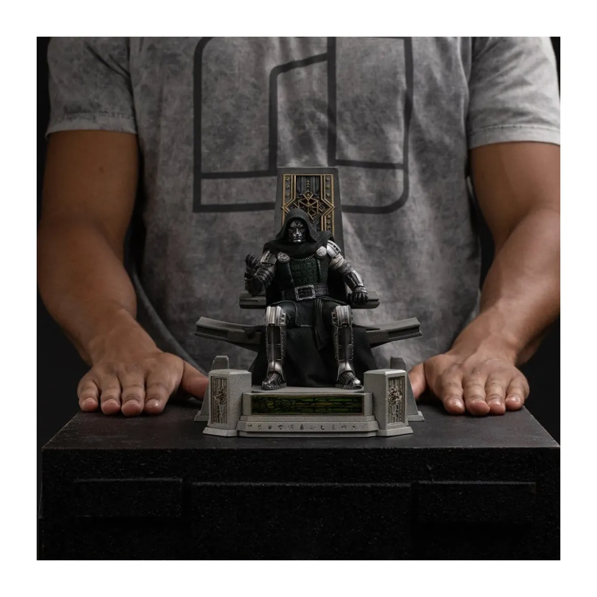Iron Studios Marvel - Doctor Doom on Throne Art Scale 1/10 - Avengers: Doomsday