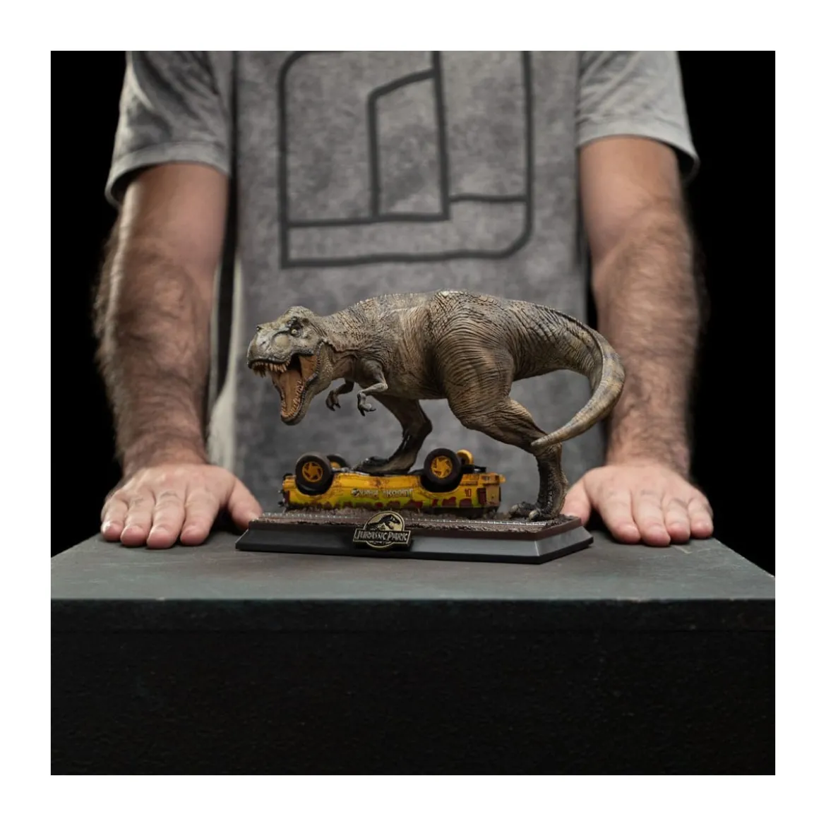 Iron Studios - T-Rex Attack - Jurassic Park Icons