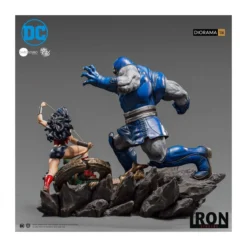 IRON STUDIOS - Wonder Woman Vs Darkseid Diorama by Ivan Reis 1/6 - DC Comics