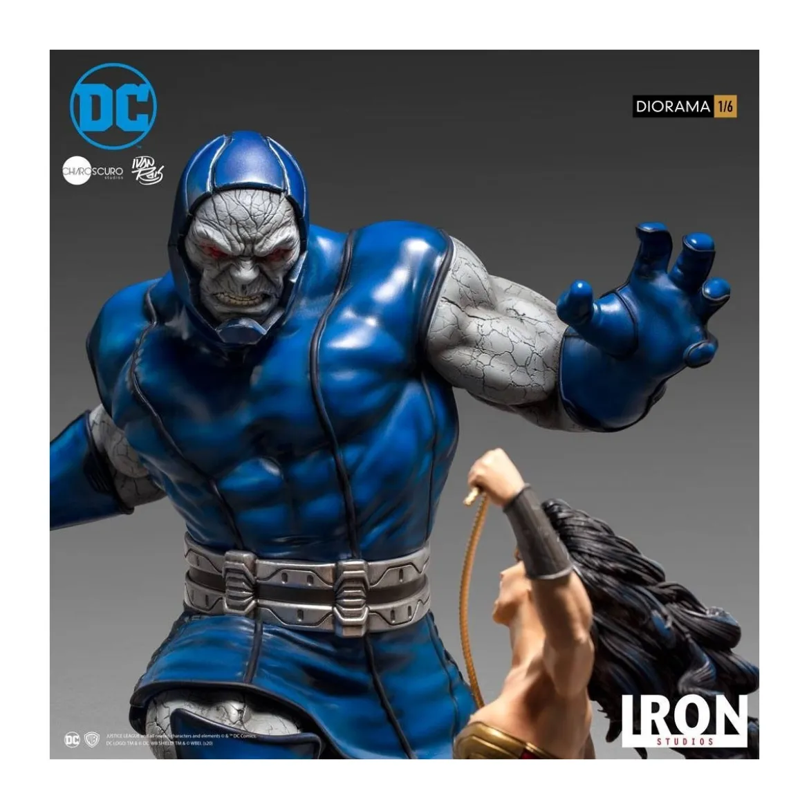 IRON STUDIOS - Wonder Woman Vs Darkseid Diorama by Ivan Reis 1/6 - DC Comics
