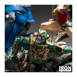 IRON STUDIOS - Wonder Woman Vs Darkseid Diorama by Ivan Reis 1/6 - DC Comics
