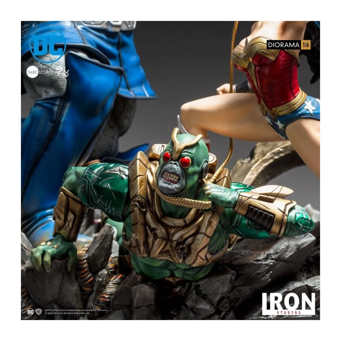 IRON STUDIOS - Wonder Woman Vs Darkseid Diorama by Ivan Reis 1/6 - DC Comics