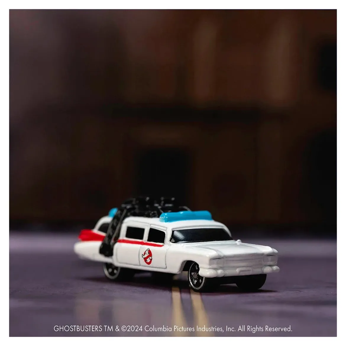 Jada Toys - Ghostbusters Stay Puft marshmallow man with Cadillac Ecto-1 - Nano Scene 1/64