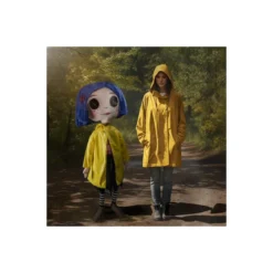 Kidrobot Coraline - Coraline with Button Eyes - Poupée taille reelle 1/1