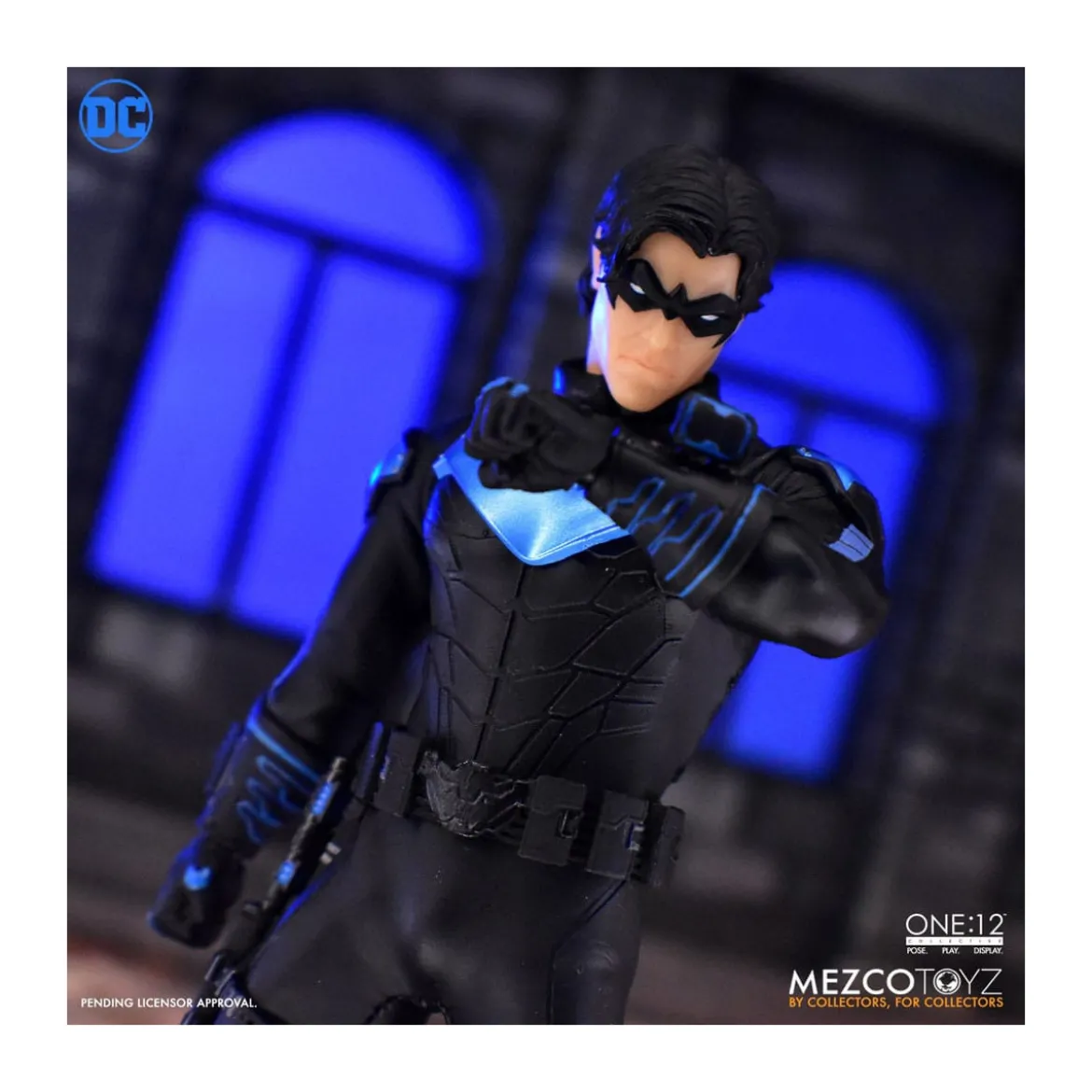 Mezco One 12 - NIGHTWING - DC Comics