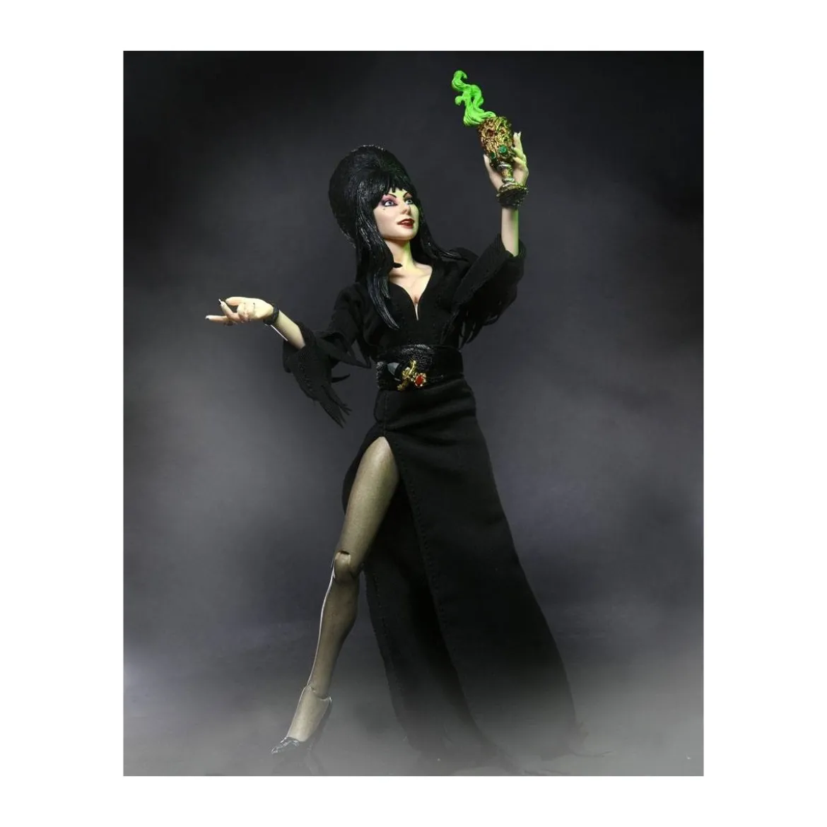 Neca - Elvira Mistress of the Dark - Retro Cloth