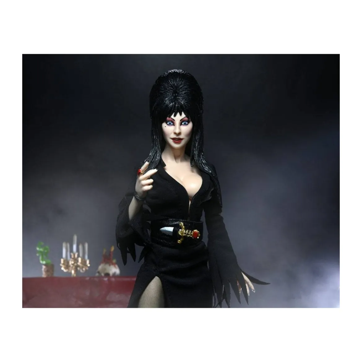 Neca - Elvira Mistress of the Dark - Retro Cloth