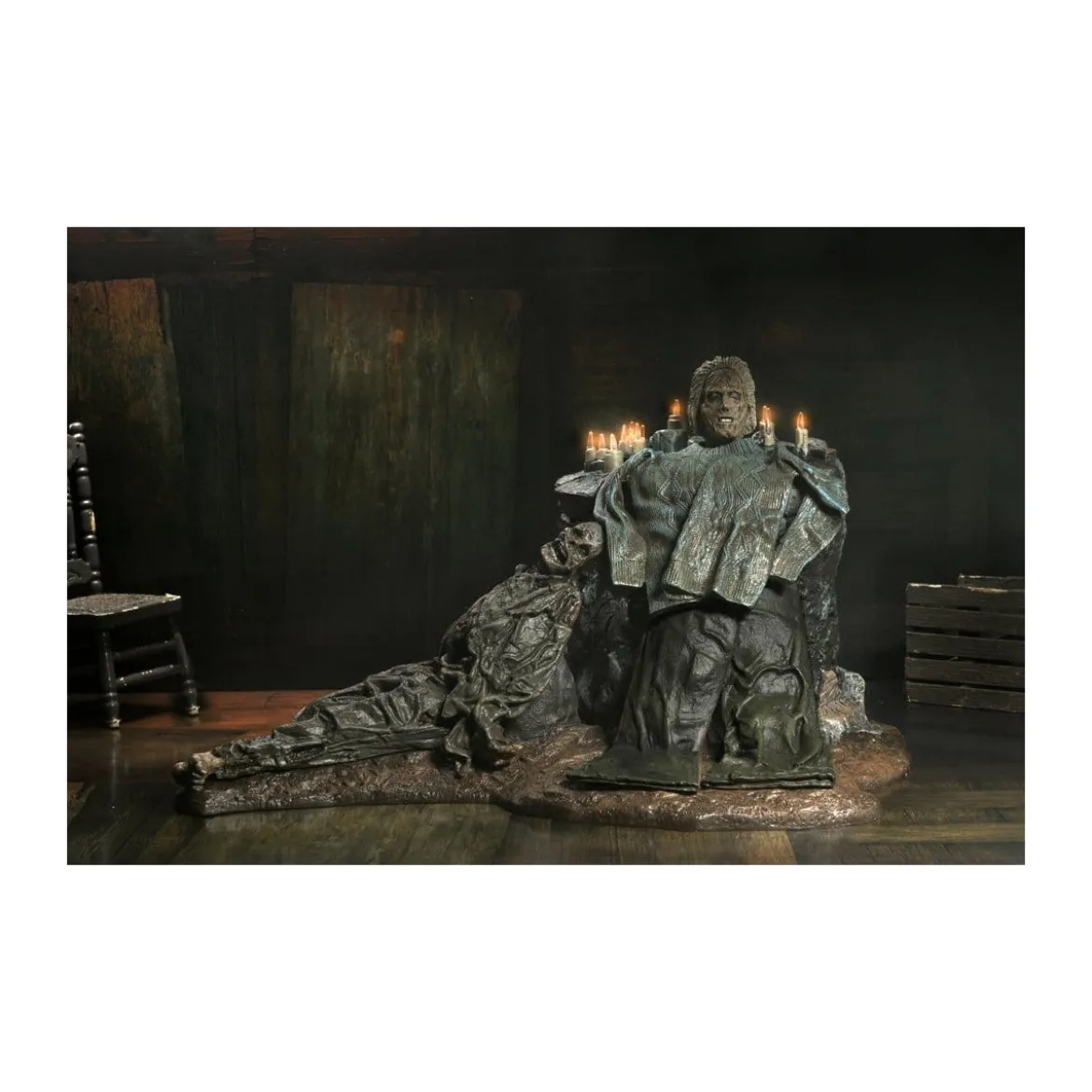 Neca Friday the 13th: The Game - Diorama Pamela Shrine