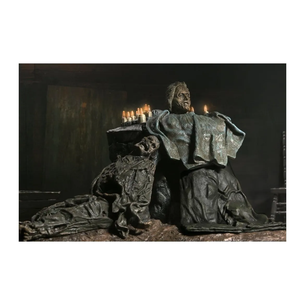 Neca Friday the 13th: The Game - Diorama Pamela Shrine