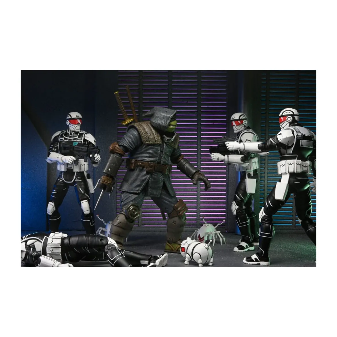 NECA - IDW Comics - Synja Commando with Mousers - The Last Ronin - TMNT