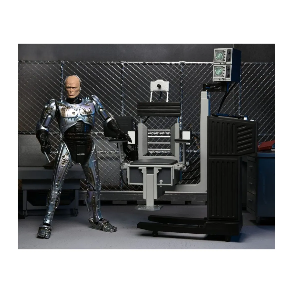 Neca - RoboCop - Ultimate Battle Damaged RoboCop with Chair