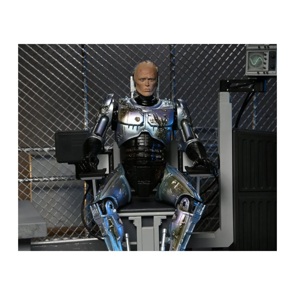 Neca - RoboCop - Ultimate Battle Damaged RoboCop with Chair