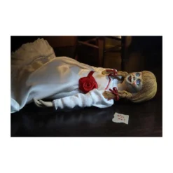 Neca - The Conjuring Universe - Retro Cloth Annabelle