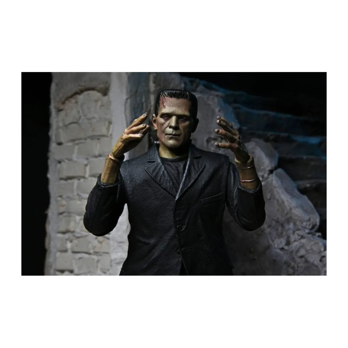 NECA - Ultimate Frankenstein's Monster Color Version - Universal Monsters