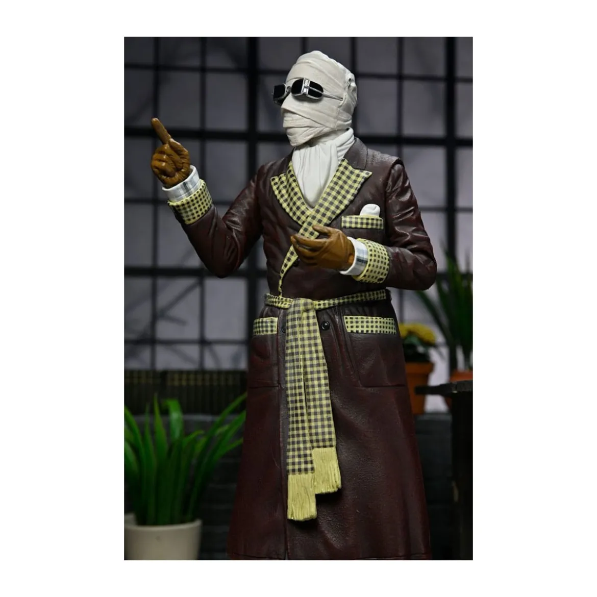NECA - Ultimate The Invisible Man Kemp House (Color) - Universal Monsters