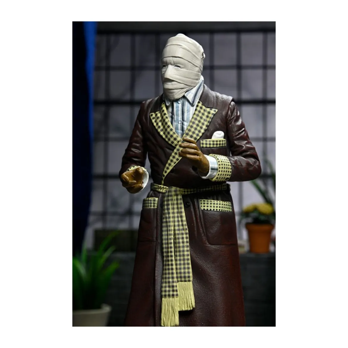 NECA - Ultimate The Invisible Man Kemp House (Color) - Universal Monsters