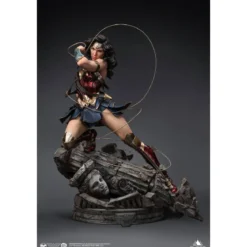 Queen Studios - DC Comics Wonder Woman 1:4 Scale Statue