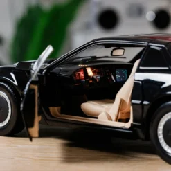 Takara Tomy - Knight Rider K2000 - Die Cast K.I.T.T 1/10